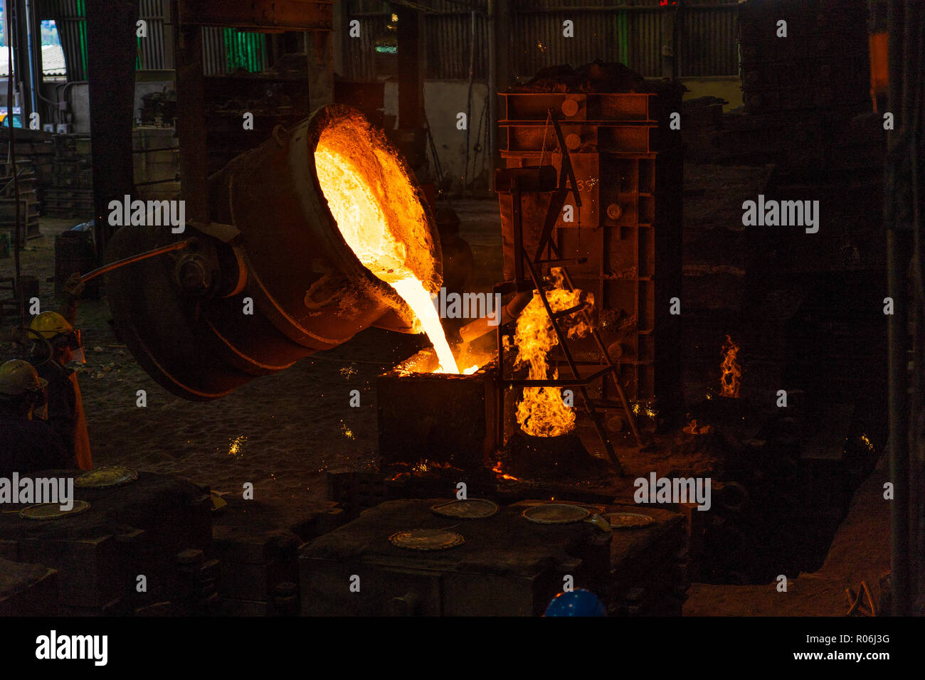 Trabajo en fundicion - Lavorare in fonderia Foto Stock