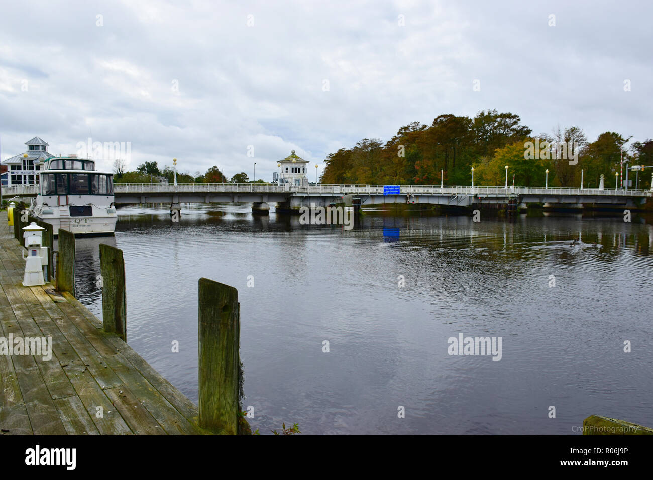 Downtown Pocomoke MD nei pressi di ponte levatoio durante la caduta Foto Stock
