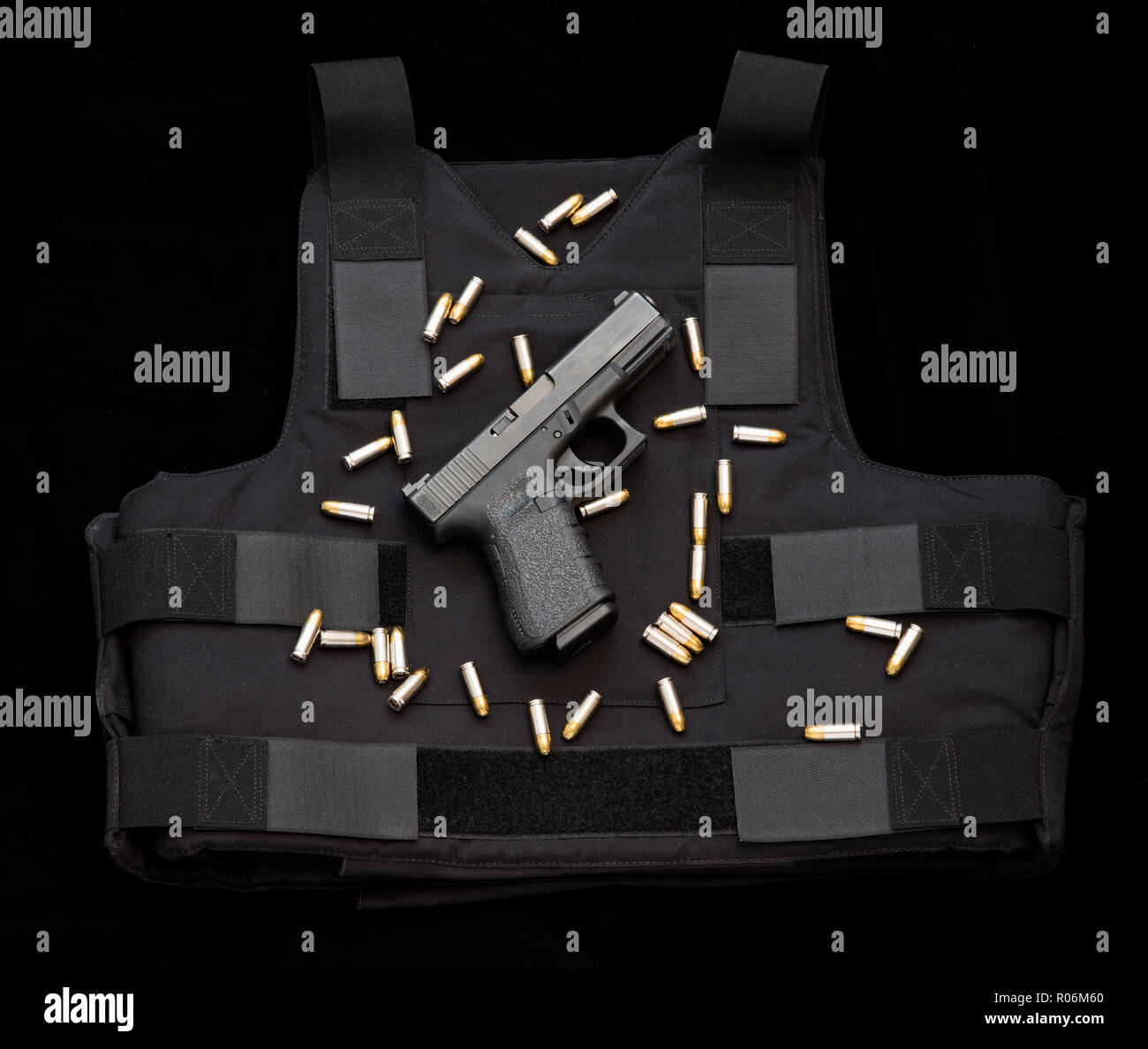 Glock pistola semiautomatica e giubbotto antiproiettile. Foto Stock