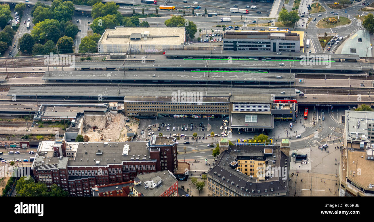 Essen stazione centrale con daini stazione stazione alta, ingresso sud e atrio della stazione e piattaforme, DB, ferrovie federali tedesche, Essen-Mitte, Foto Stock
