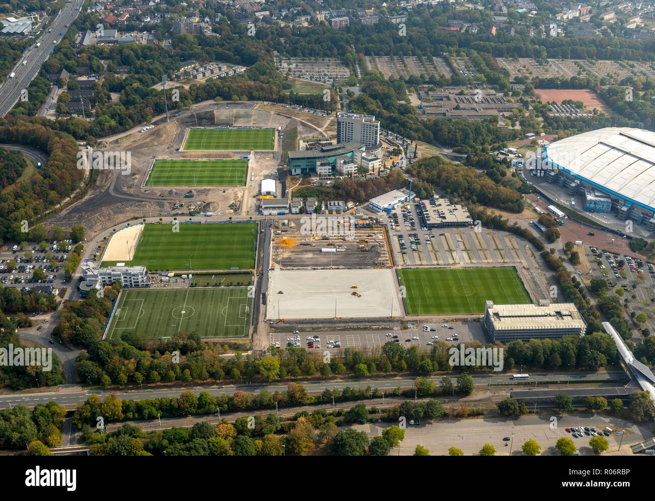 Vista aerea, nuove aree di formazione sulla Schalke area, FC Schalke 04, Veltins Arena, su Schalke, Bundesliga club, medicos.Aufschalke GmbH, convers Foto Stock