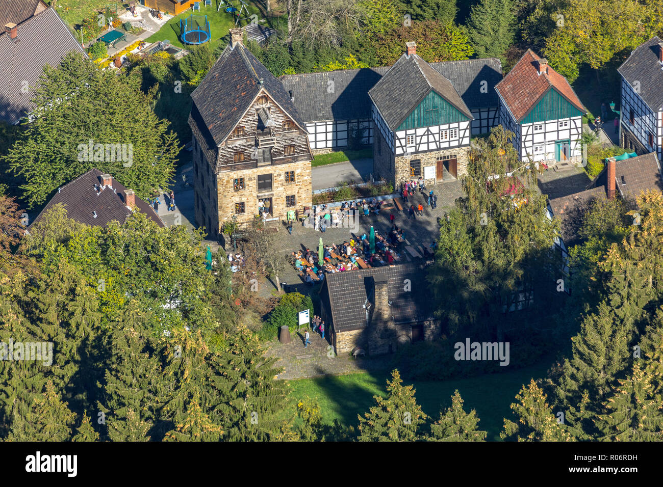 Vista aerea, Tedesco Museo fabbro, zinco laminatoio, metà case con travi di legno, Mäckingerbach Schmalsgotte, Hagen, zona della Ruhr, Renania settentrionale-Vestfalia, Foto Stock