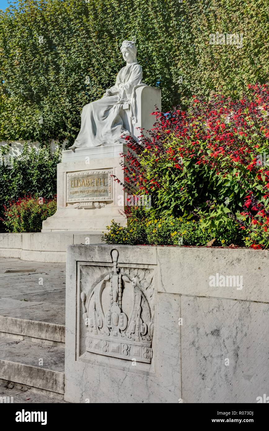 Wien, Volksgarten, Denkmal Kaiserin Sissi (Kaiserin Elisabeth von Österreich) - Vienna, monumento dell'Imperatrice Sissi (l'imperatrice Elisabetta d'Austria) Foto Stock