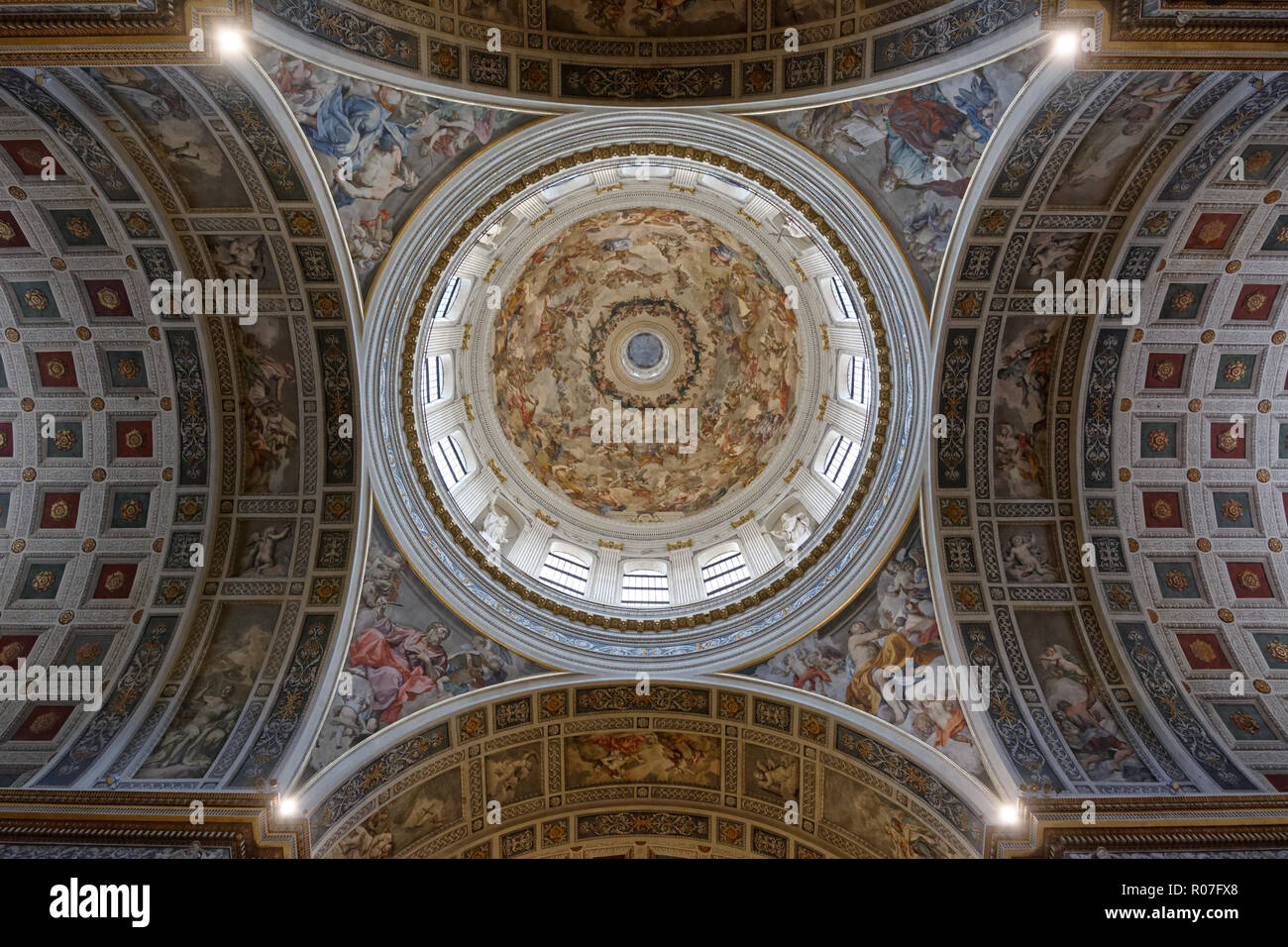 Prospettiva della Basilica di Saint Andrews con archivio e affreschi Foto Stock