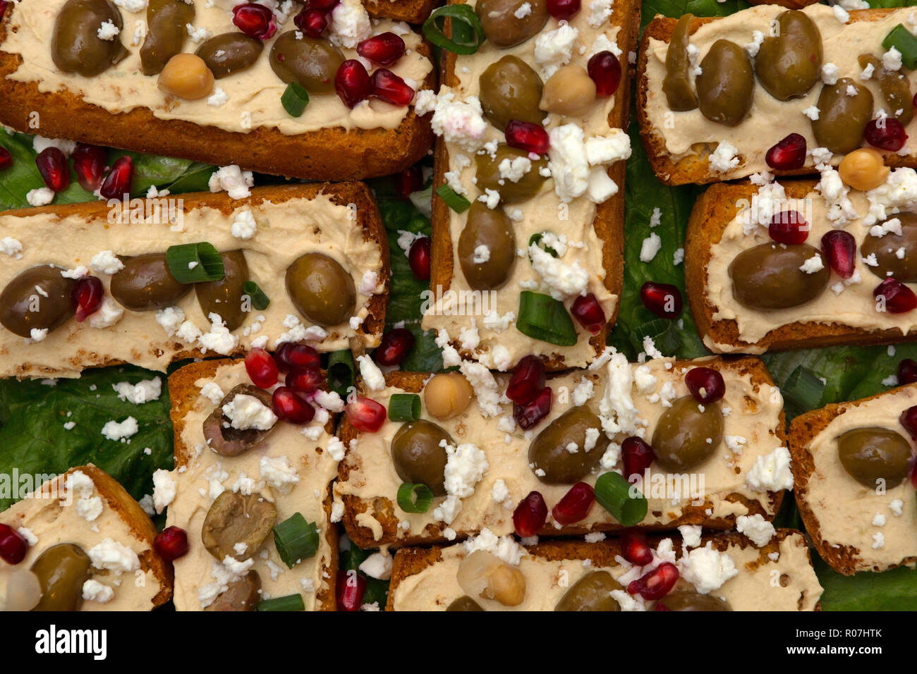 La deliziosa parte di finger food con decorazioni di festa Foto Stock