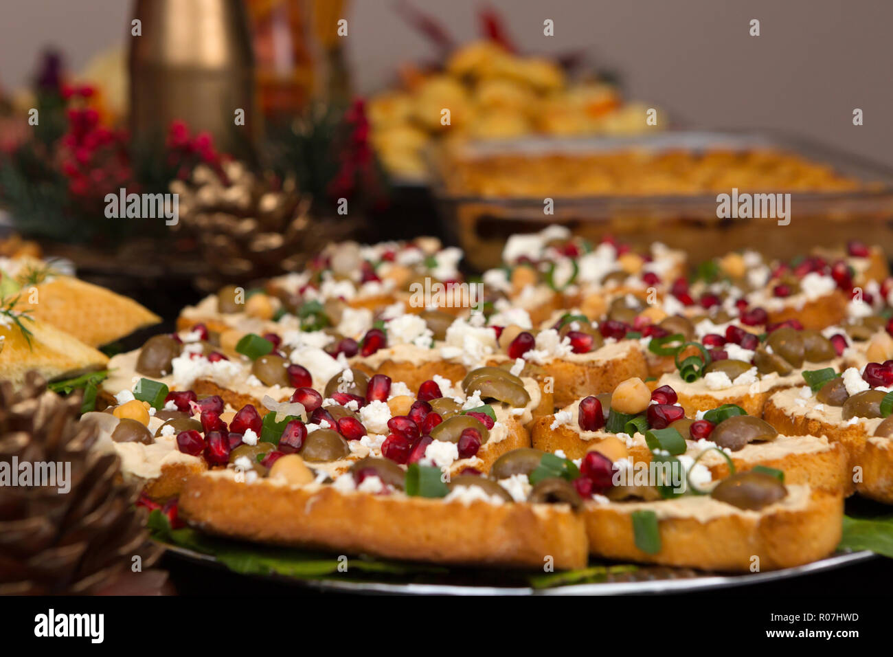 La deliziosa parte di finger food con decorazioni di festa Foto Stock
