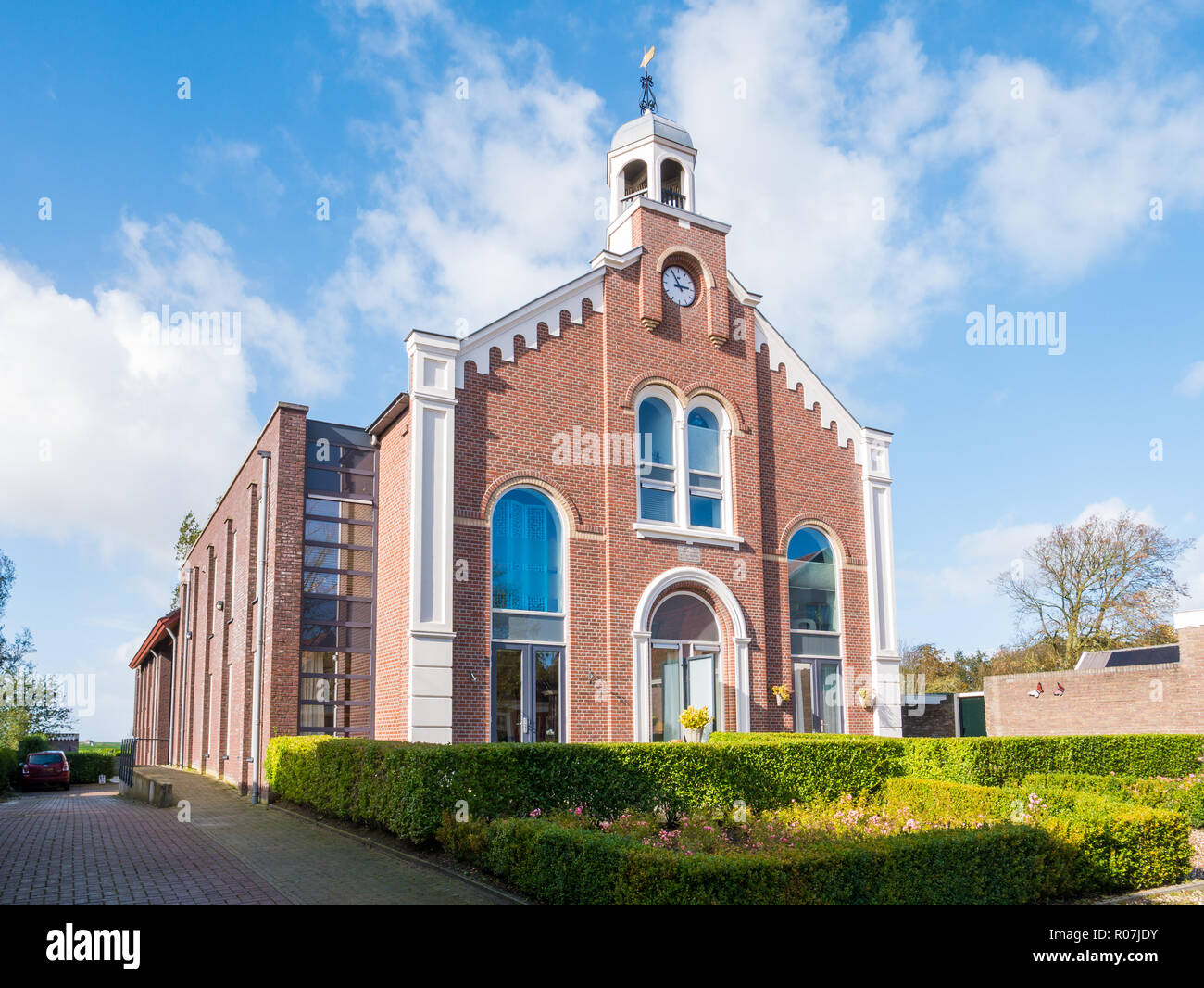Ex chiesa edificio ora appartamento edificio nel centro di Workum, Friesland, Paesi Bassi Foto Stock