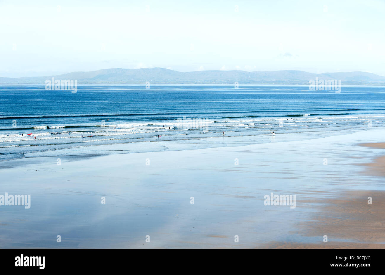 Magnifica spiaggia sabbiosa,Tullan Strand, che attira surfisti provenienti da tutta Italia e Europa Foto Stock