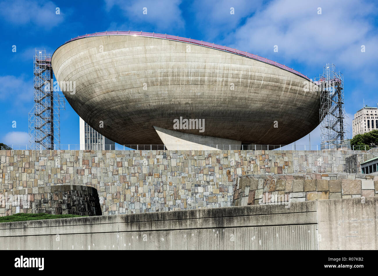 L'Uovo performing arts center progettato da Wallace Harrison, Albany, New York, Stati Uniti d'America. Foto Stock
