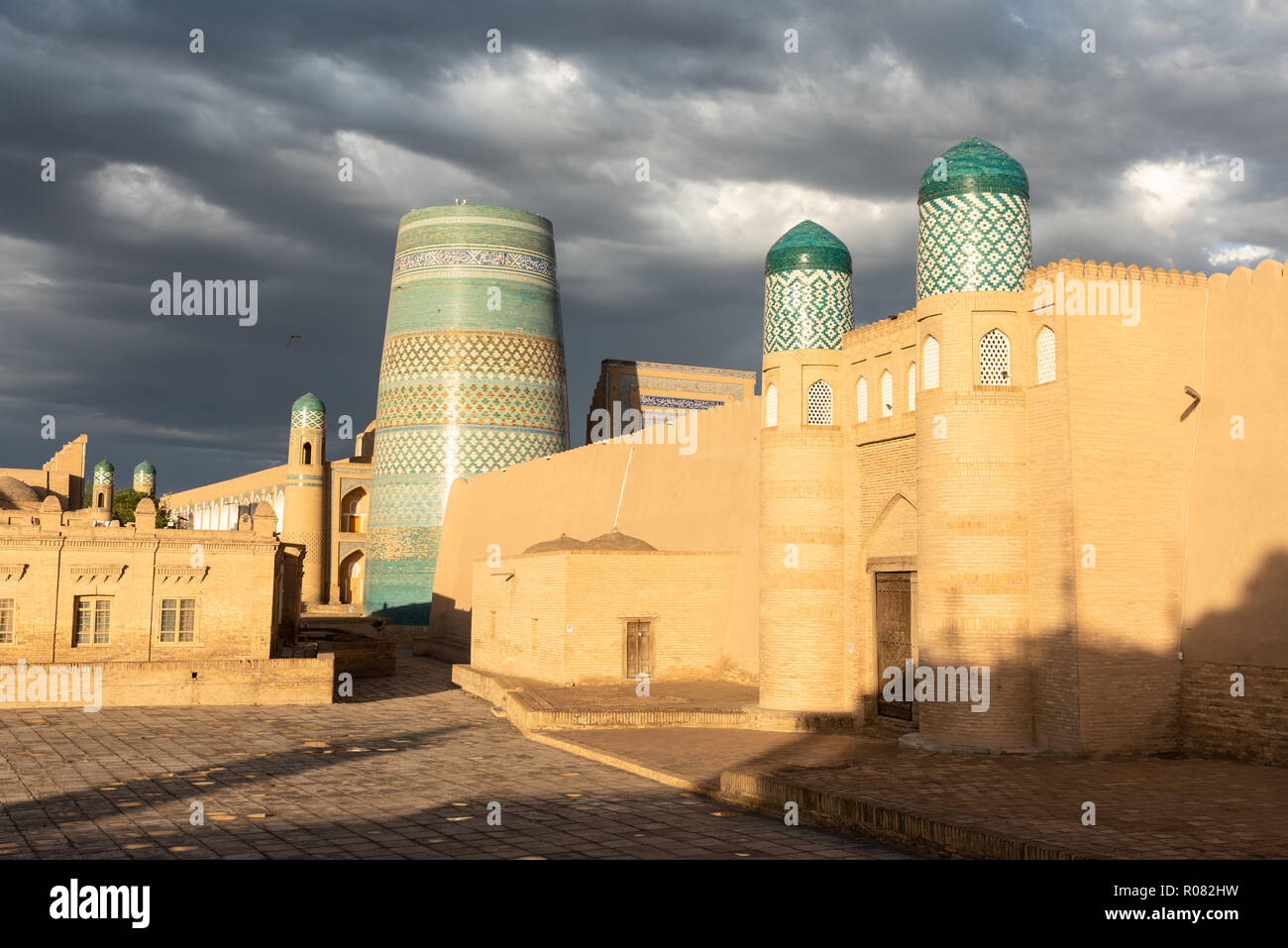 Ichan Kala di sunrise, Khiva, Uzbekistan - uno dei UESCO siti del Patrimonio mondiale Foto Stock