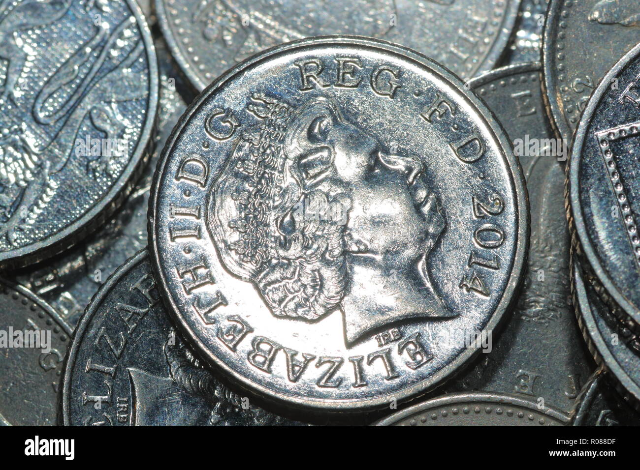 Il British 10 pence coin che dimensione è stato ridotto nel 1992. Foto Stock