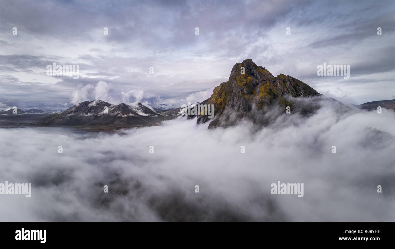 Immagine aerea di montagna Eystrahorn sulla costa sud est dell'Islanda Foto Stock