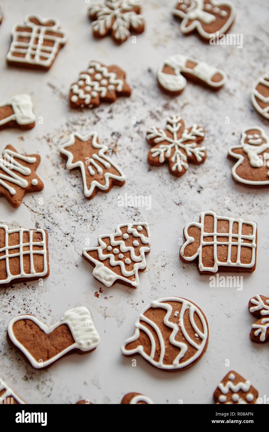 Biscotti Di Natale Panpepato.Composizione Dei Deliziosi Biscotti Di Panpepato Sagomato In Vari Simboli Di Natale Foto Stock Alamy