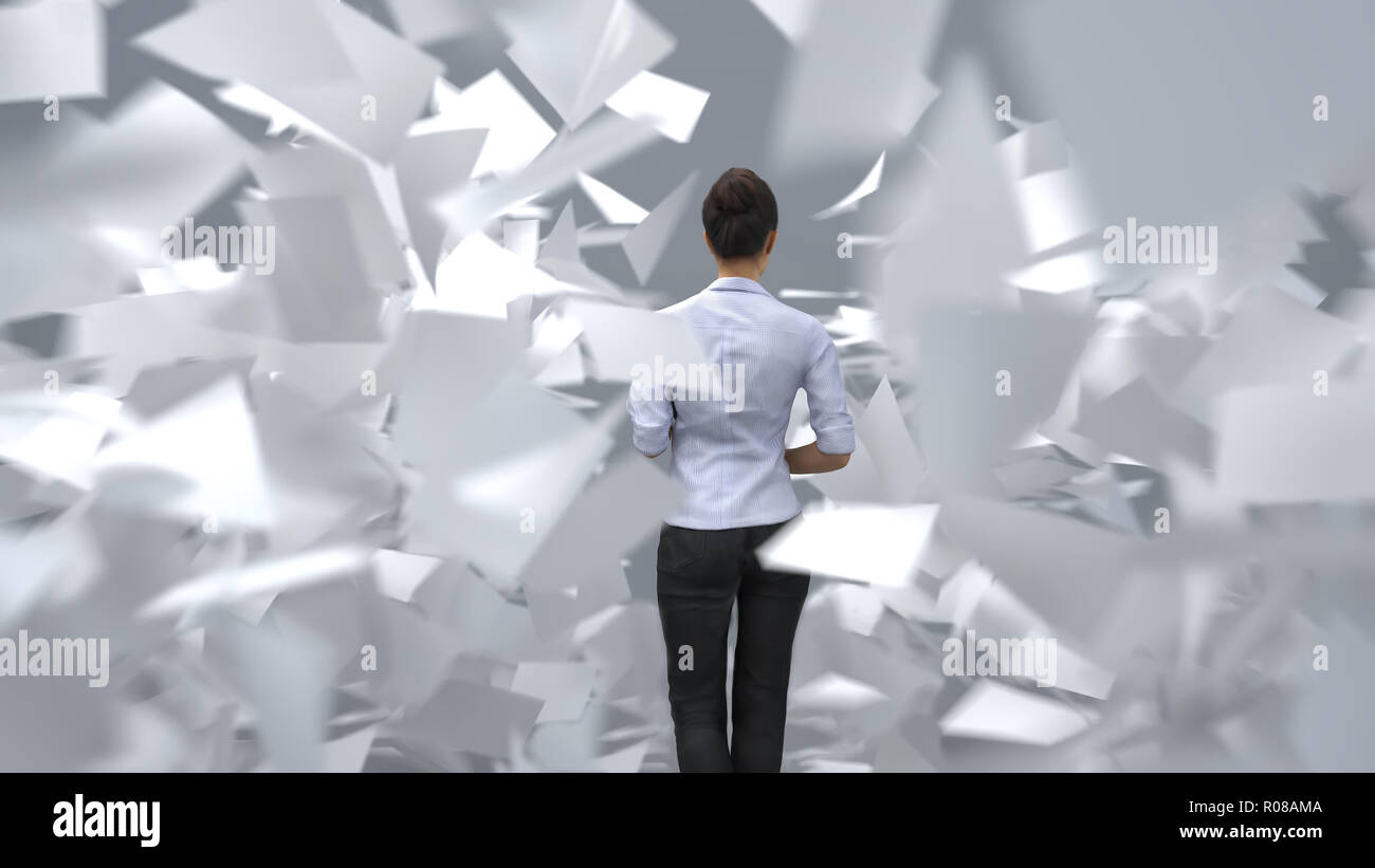 Business Woman Standing nel flusso della carta Foto Stock