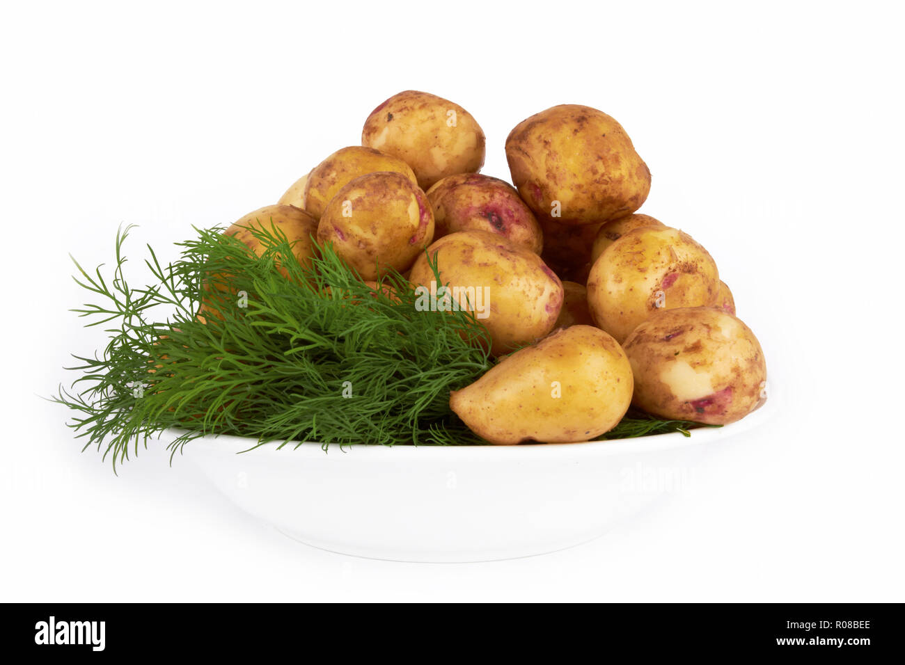 Giovani patate su sfondo bianco Foto Stock