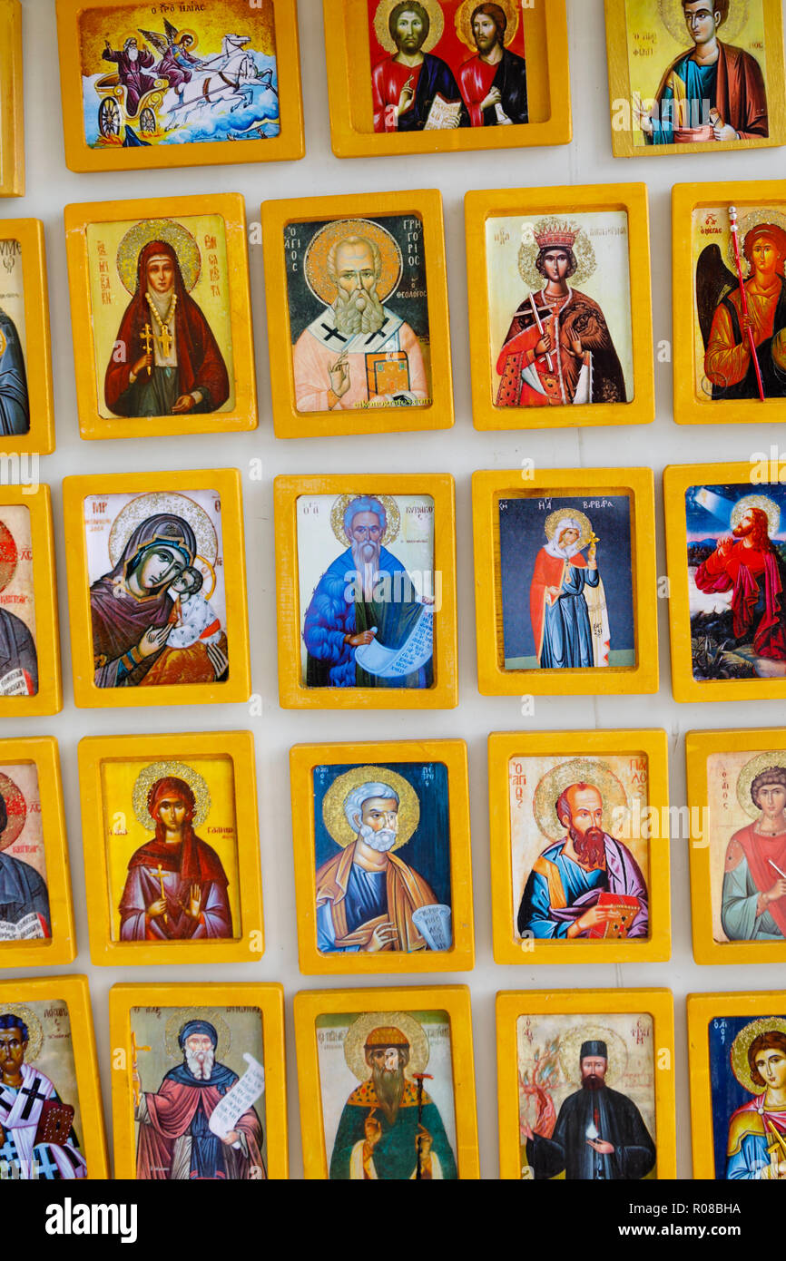 Icona religiosa magneti per il frigo con santi, Larnaca, Cipro Ottobre 2018 Foto Stock