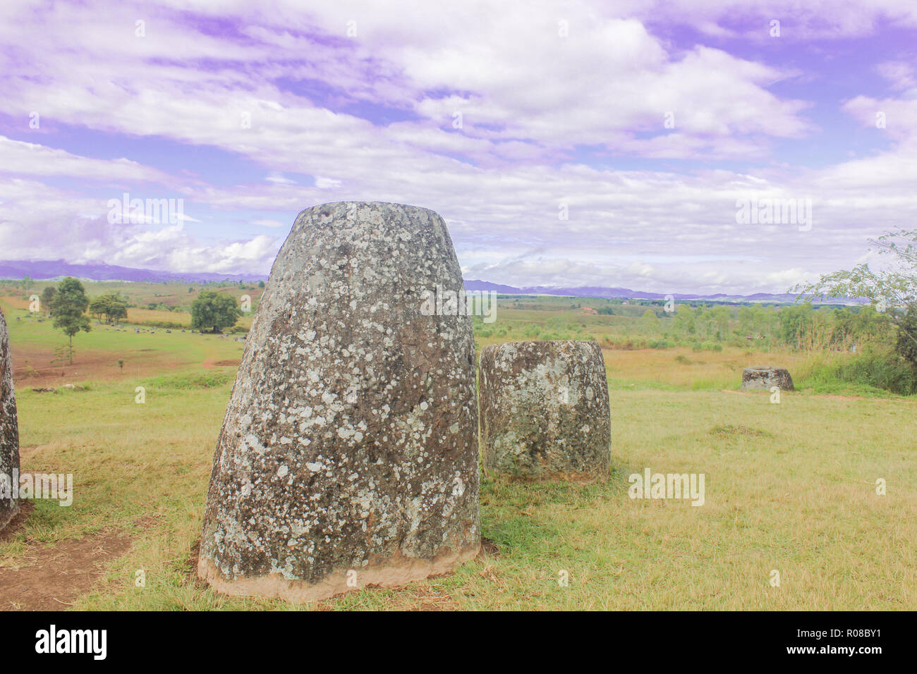 Grande pianura di vasi in pietra in Xiengkhouang, Laos Foto Stock