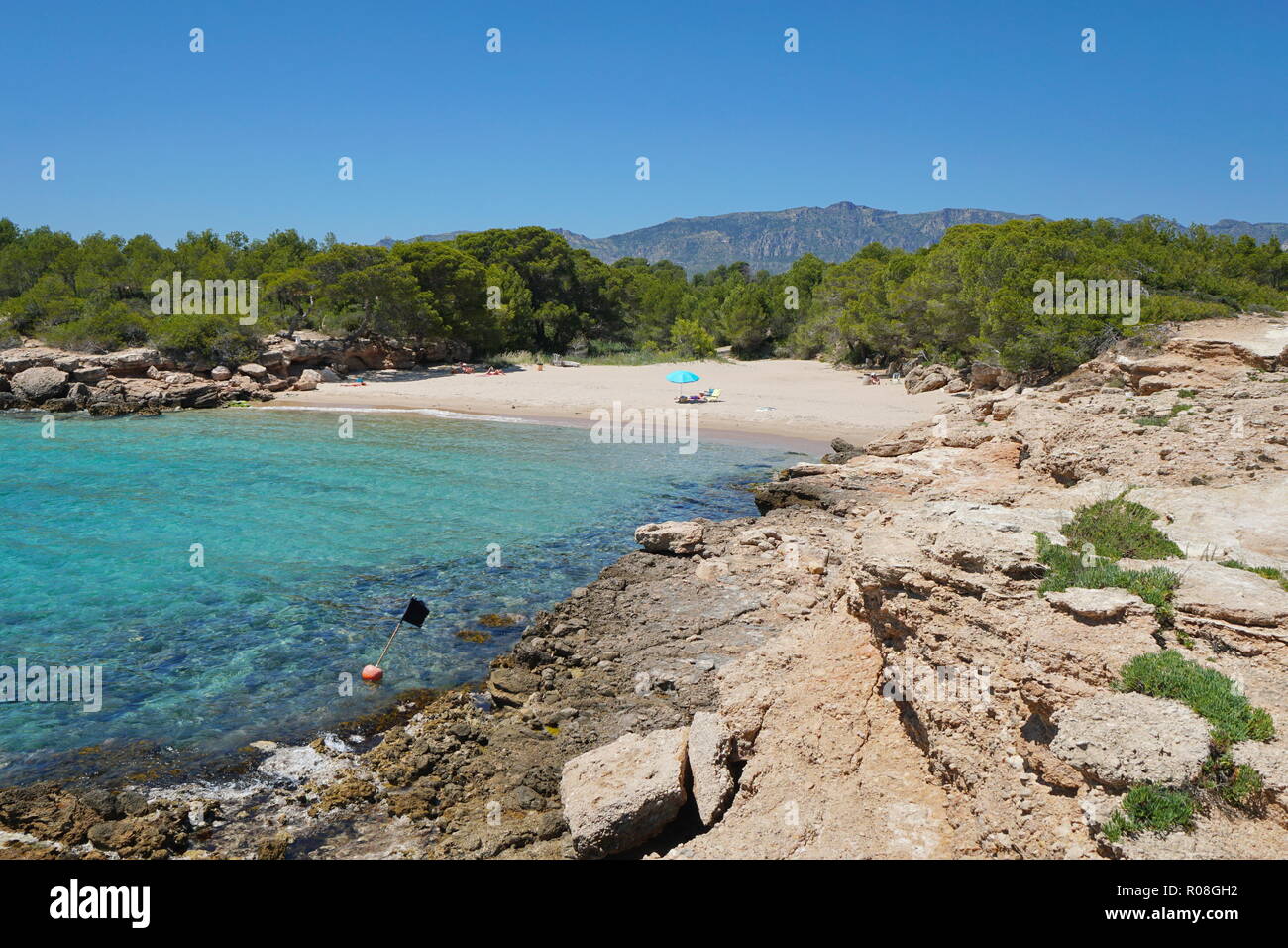 Spagna tranquilla piccola spiaggia sulla Costa Dorada, Cala lo Ribellet, Calafat, mare Mediterraneo, Catalogna, L'Ametlla de Mar, Tarragona Foto Stock