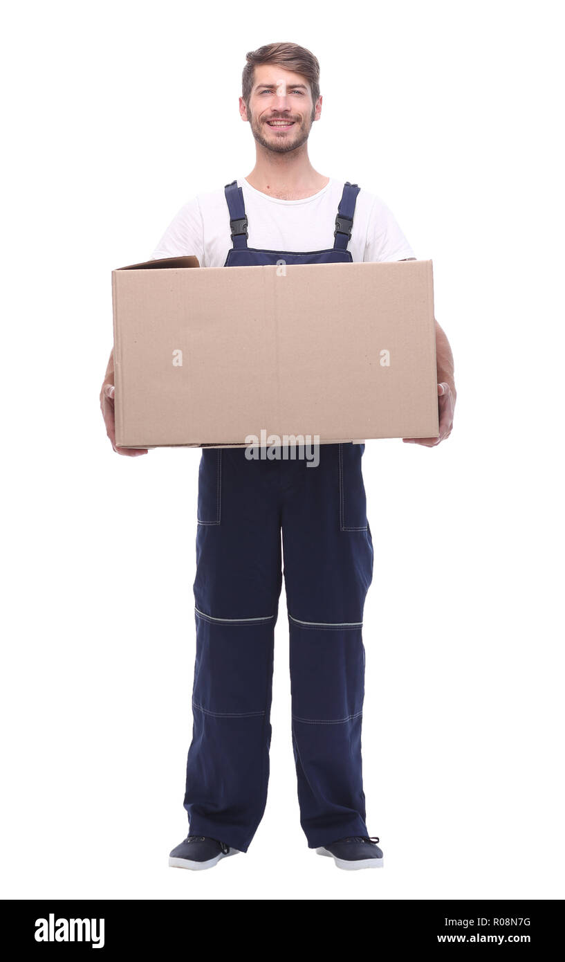 In piena crescita. Un uomo in tuta tenendo una grande scatola.isolati su sfondo bianco Foto Stock