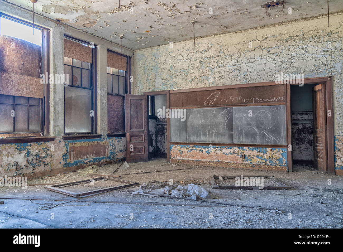 Urbex esplorando un vuoto abbandonato decadendo Scuola di Detroit. Foto Stock