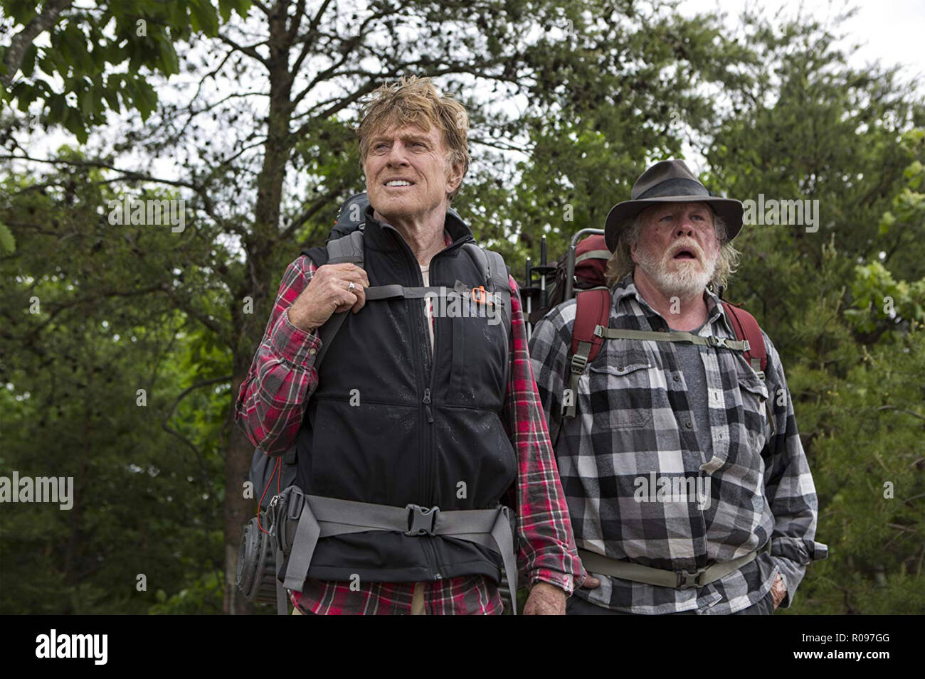 Una passeggiata nei boschi 2015 Rotta Uno film di intrattenimento con Nick Nolte a destra e Robert Redford Foto Stock