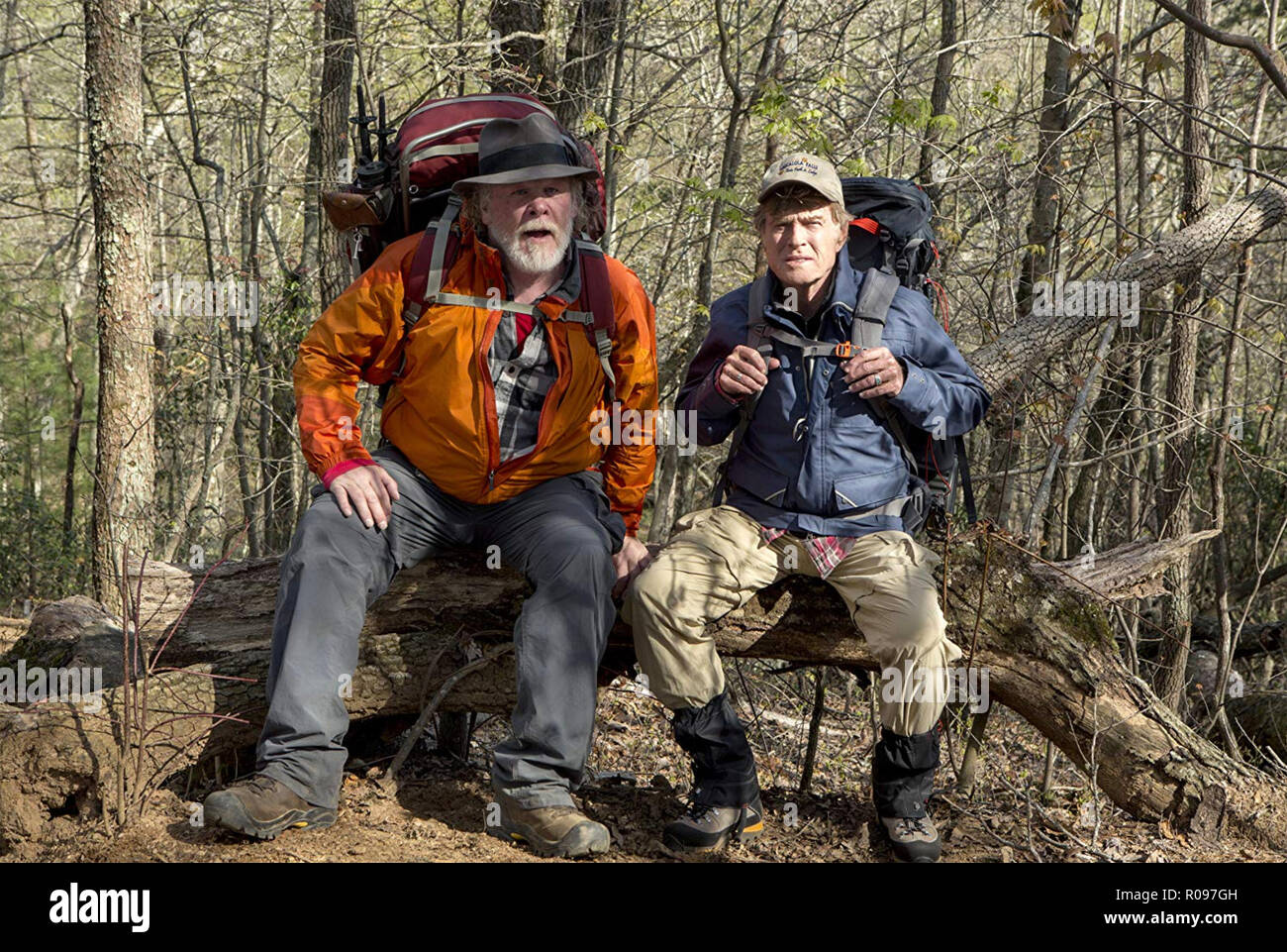 Una passeggiata nei boschi 2015 Rotta Uno film di intrattenimento con Nick Nolte a sinistra e Robert Redford Foto Stock