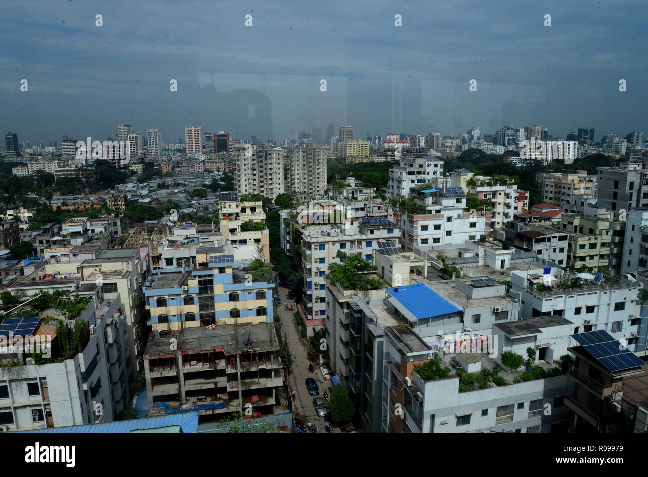 Un Top vedute della città di Dhaka in Bangladesh, il 30 ottobre 2018. Dacca, capitale del Bangladesh ha classificato la seconda meno città vivibile in w Foto Stock