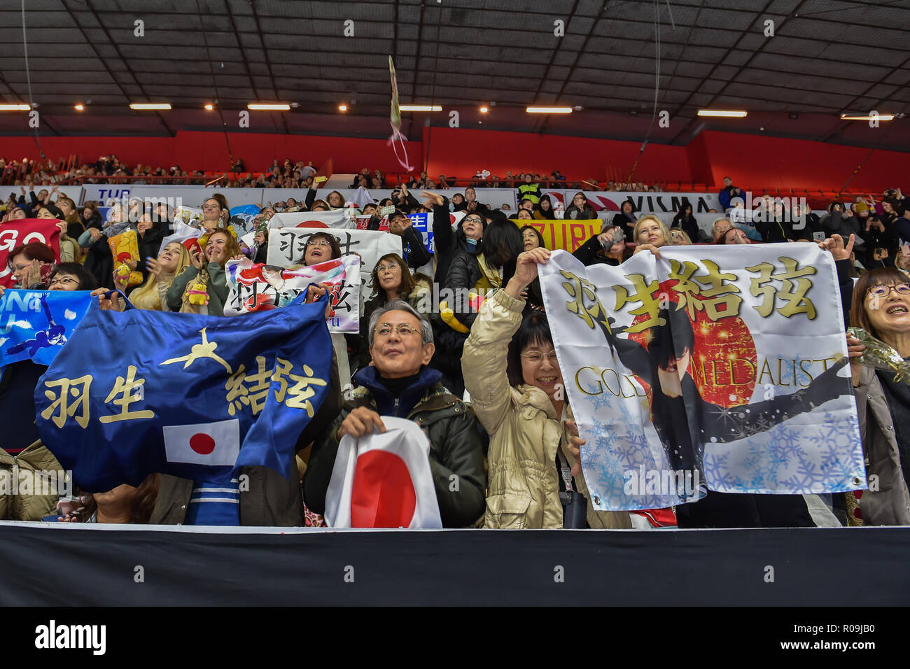 Helsinki, Finlandia. 03 Nov, 2018. I fan giapponesi durante in uomini breve programma del GP ISU di Pattinaggio di Figura Helsinki 2018 a Helsinki sala ghiaccio (Helsingin Jaahalli) Sabato, 03 novembre 2018. HELSINKI . (Solo uso editoriale, è richiesta una licenza per uso commerciale. Nessun uso in scommesse, giochi o un singolo giocatore/club/league pubblicazioni.) Credito: Taka Wu/Alamy Live News Foto Stock