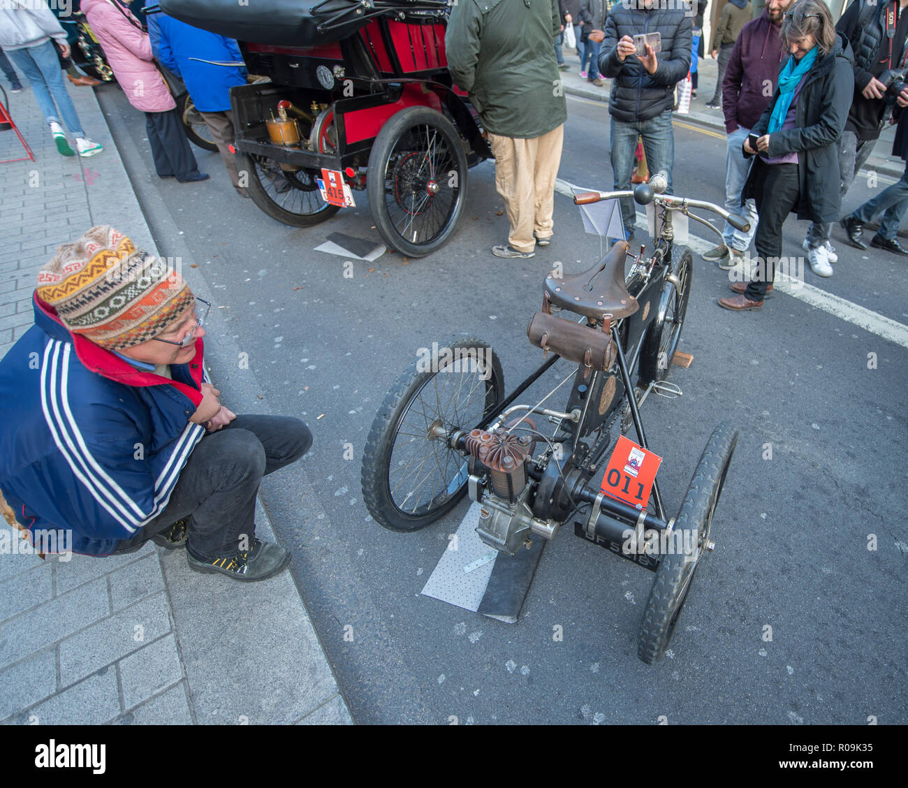 Regent Street, Londra, Regno Unito. 3 Novembre, 2018. L'Illinois Route 66 Regent Street Motor Show si apre a Londra il premier west end via commerciale pedonale per il giorno per ospitare una grande varietà di storico, classico e iconico cars - tra cui il veterano le auto che prenderanno parte all'annuale Londra a Brighton Auto run il 4 novembre. Immagine: Un 1893 Marot Gardon triciclo. Credito: Malcolm Park/Alamy Live News. Foto Stock