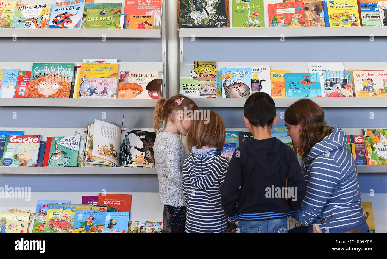 WUHUHAI Scaffale per Bambini Scaffale per Bambini Scaffale per Libri Scaffale in Legno Scaffale per Bambini Libreria per Bambini 5 imbracature per cameretta Sala Giochi Asilo Nido Scuola