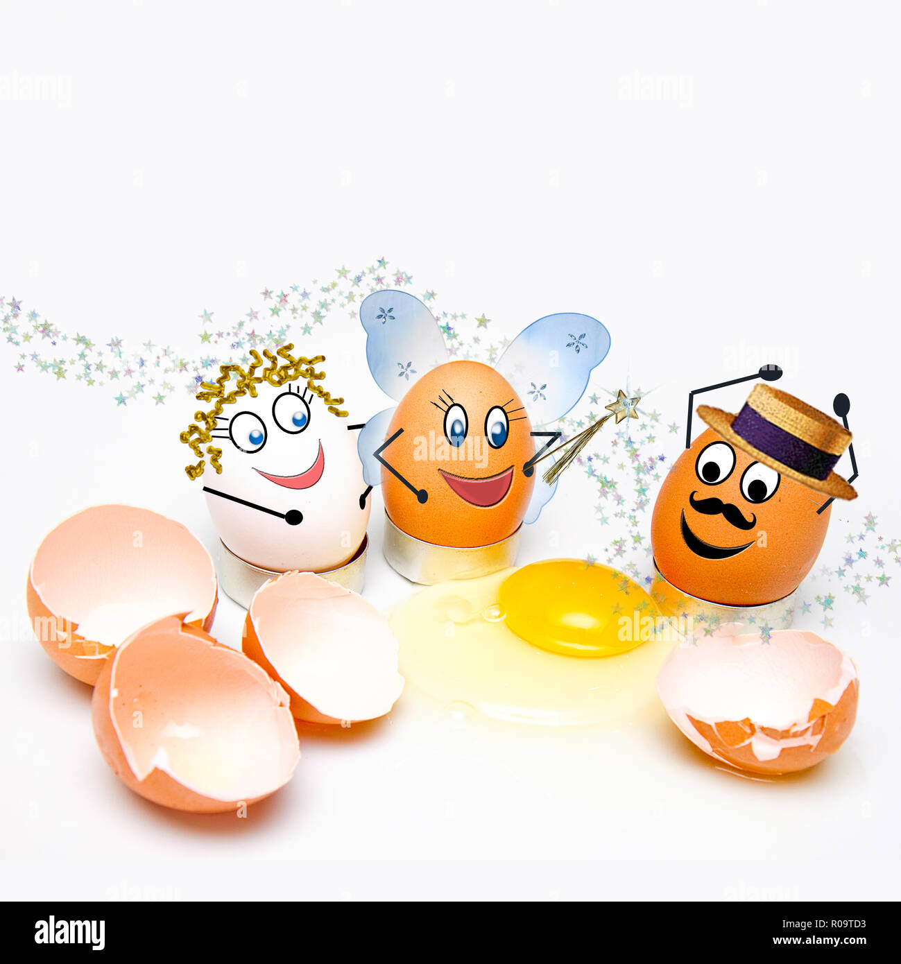 Concetto di immagine utilizzando marrone e bianco uova lungo con quelli rotti e tuorlo rovesciato . Volti e riguarda aggiunto su alcune immagini. Fun Food immagini. Foto Stock