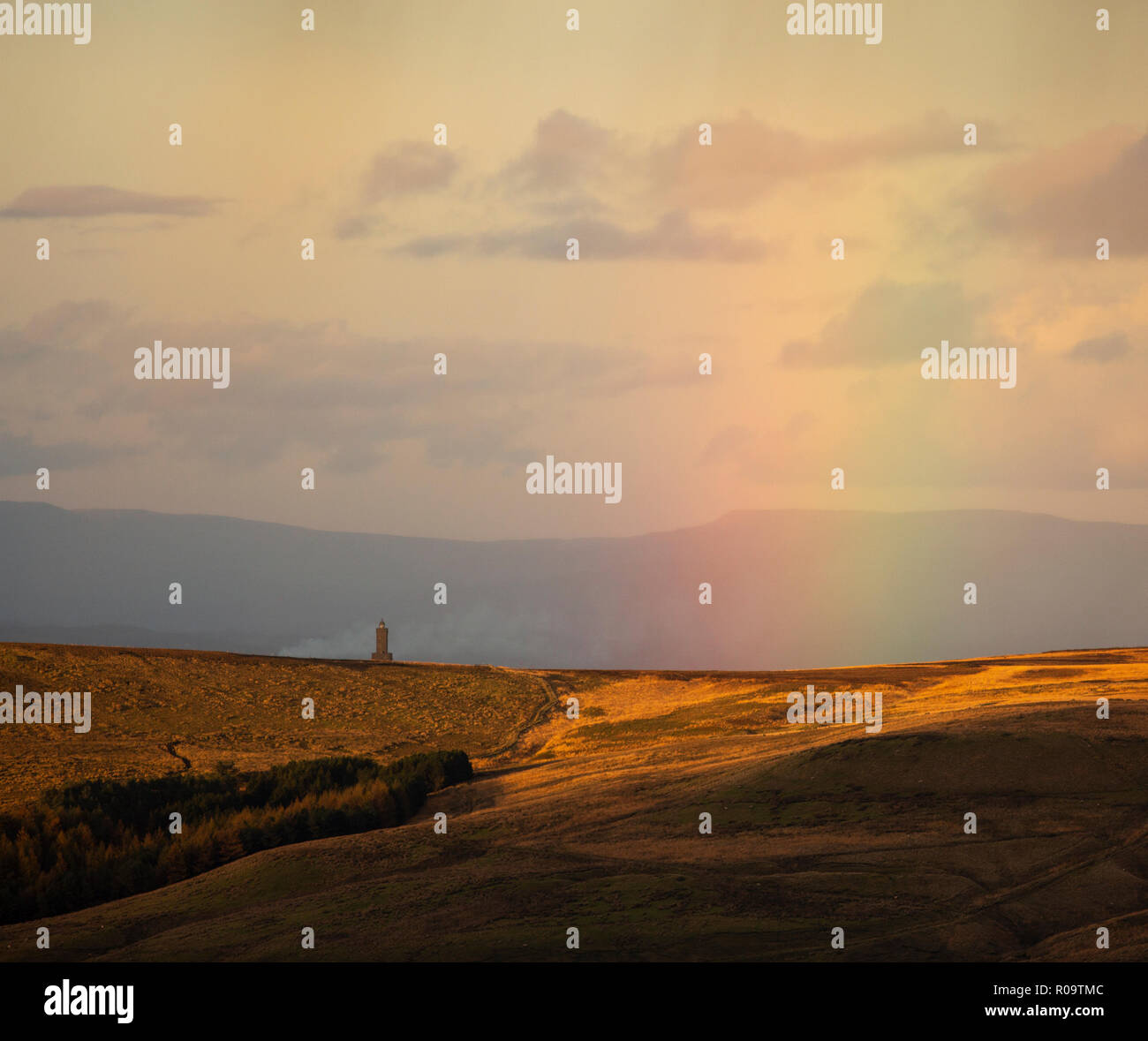 Darwen e Torre Rainbow, West.Pennine Moors, Lancashire. Foto Stock