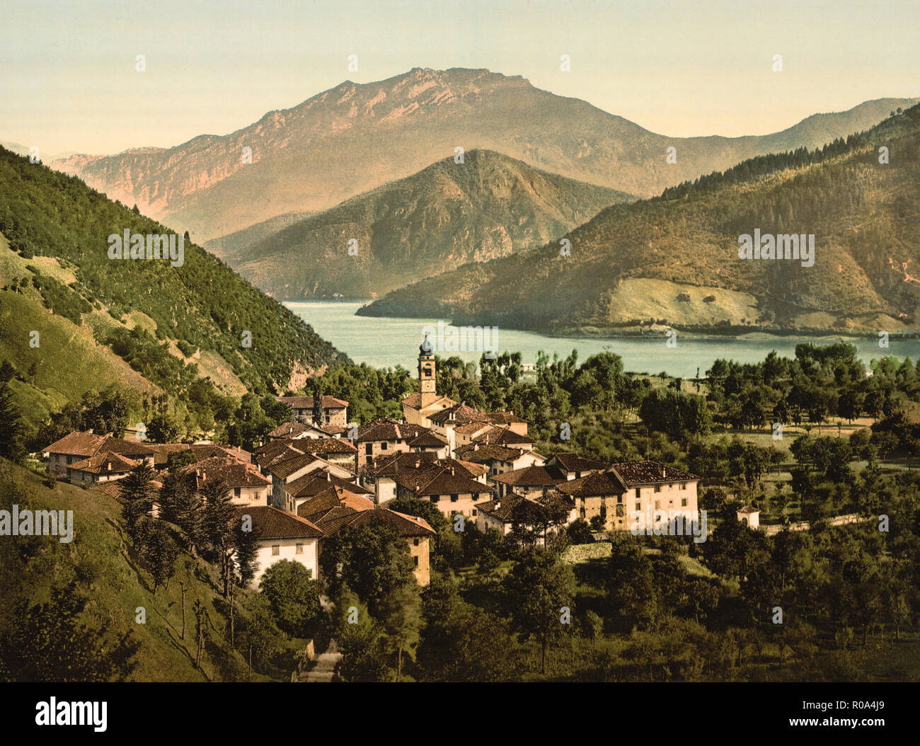 Pieve di Ledro, Lago di Garda, Italia, Photochrome Stampa, Detroit Publishing Company, 1900 Foto Stock