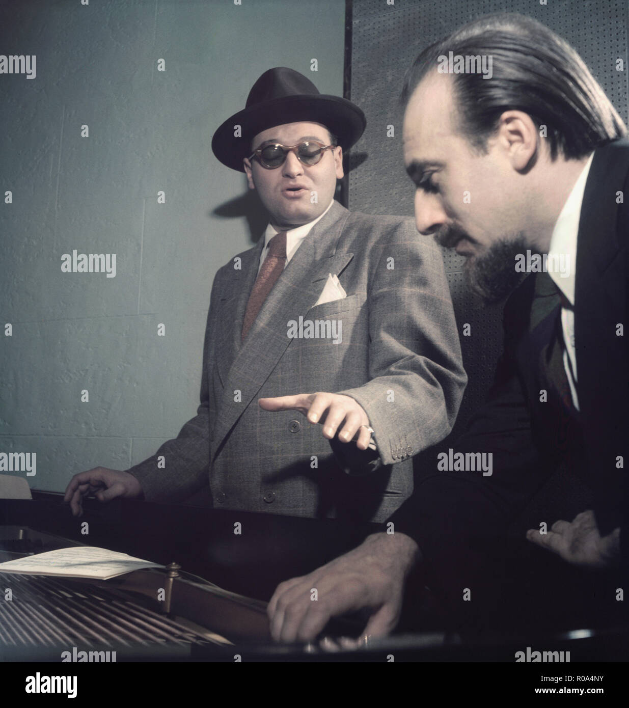 Ritratto di Frankie Laine e Mitch Miller, la città di New York, New York, USA, William P. Gottlieb Raccolta, 1948 Foto Stock