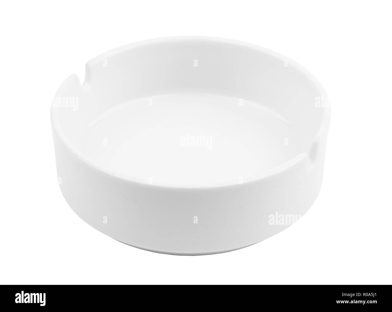 Posacenere vuoto isolato su un lamento sullo sfondo Foto Stock