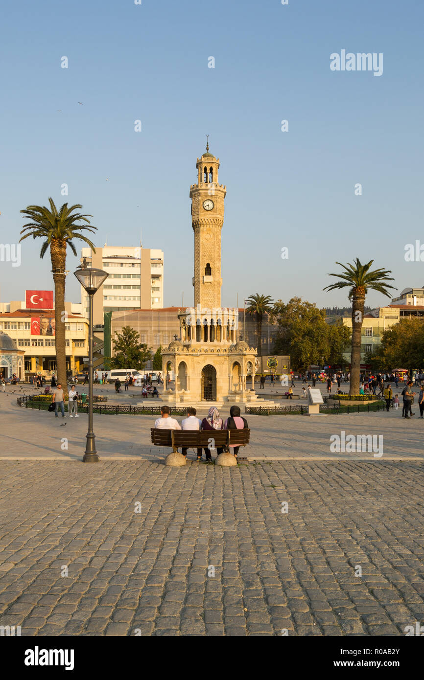 Izmir, Turchia - 11 Ottobre 2018: Vista della Torre dell Orologio al crepuscolo Foto Stock