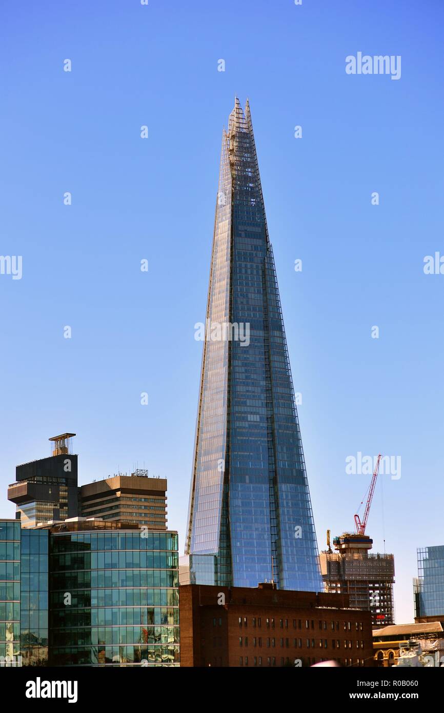 Londra, Inghilterra, Regno Unito. La Shard, il più alto edificio nel Regno Unito, con 95 piani e topping fuori appena al di sopra di 1.000 piedi. Foto Stock