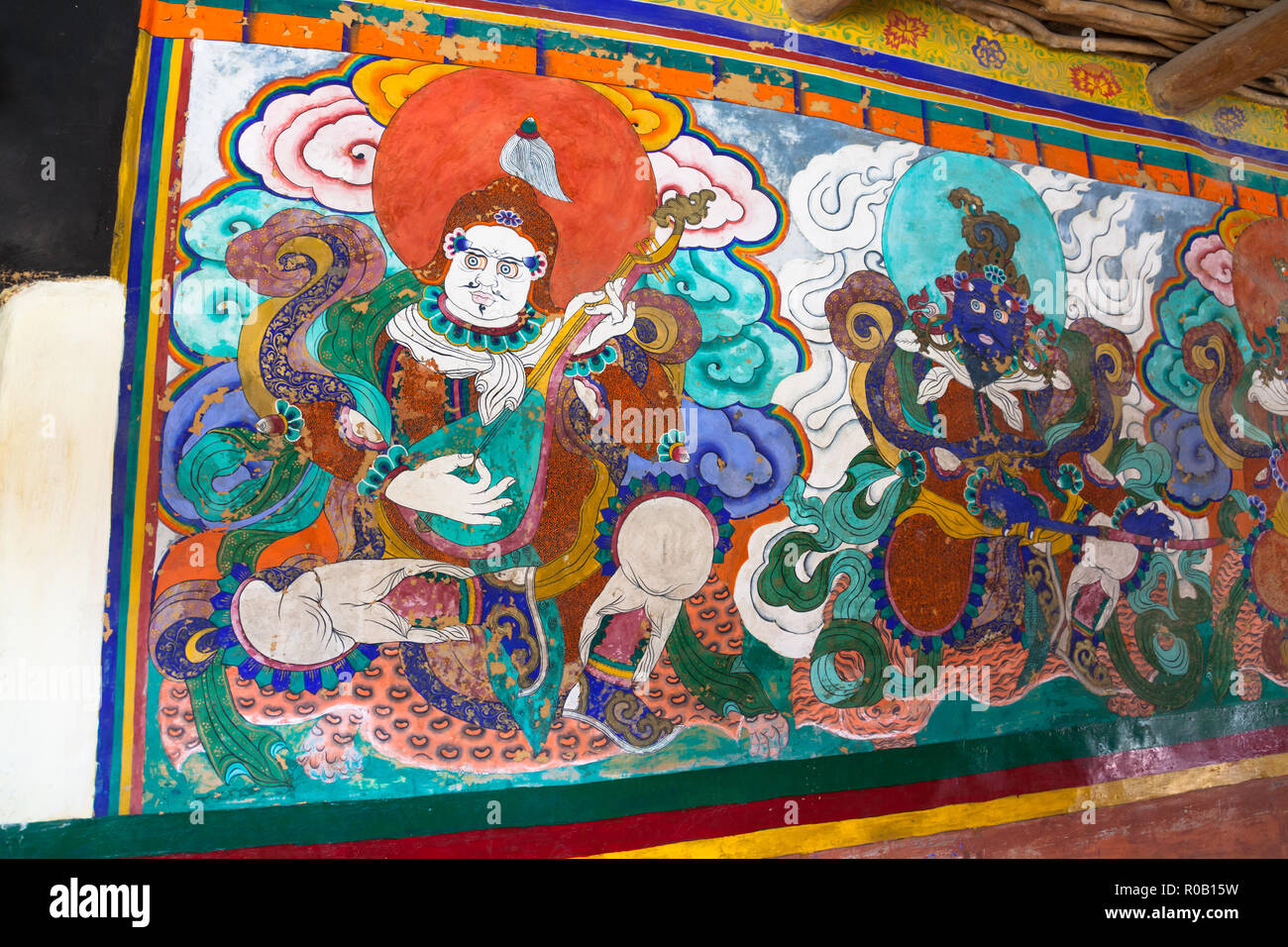 Parte della pittura (pezzo raffigurante due dei quattro re celeste: Dhrtarastra e Virudhaka) in Mune Gompa in Zanskar, Jammu e Kashmir India Foto Stock