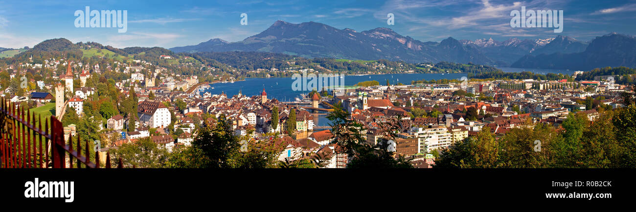 Città e il lago di Lucerna panoramica vista aerea, Alpi e laghi in Svizzera Foto Stock