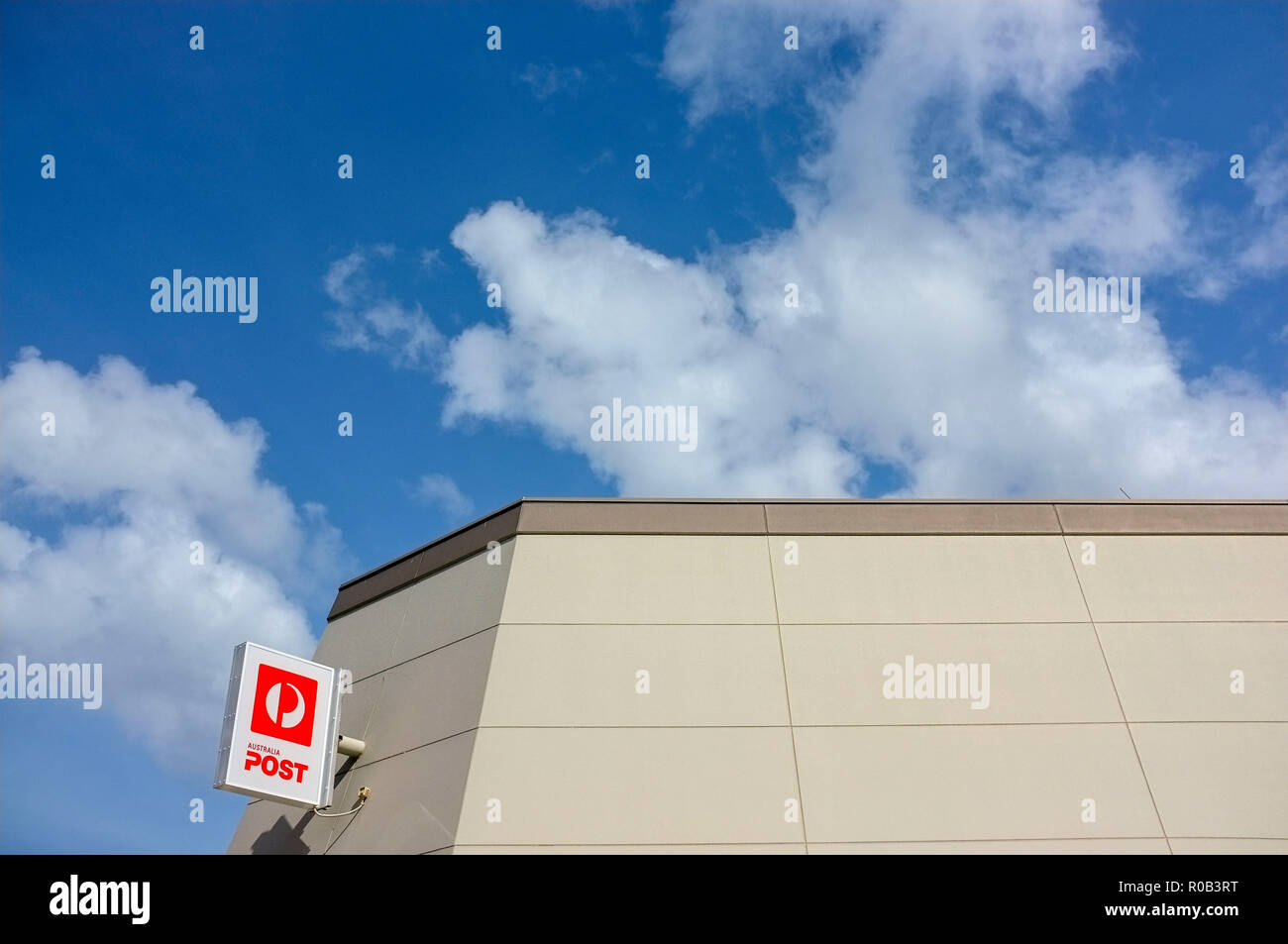 Australia Post segno sulla parte superiore di un edificio ad angolo. Foto Stock