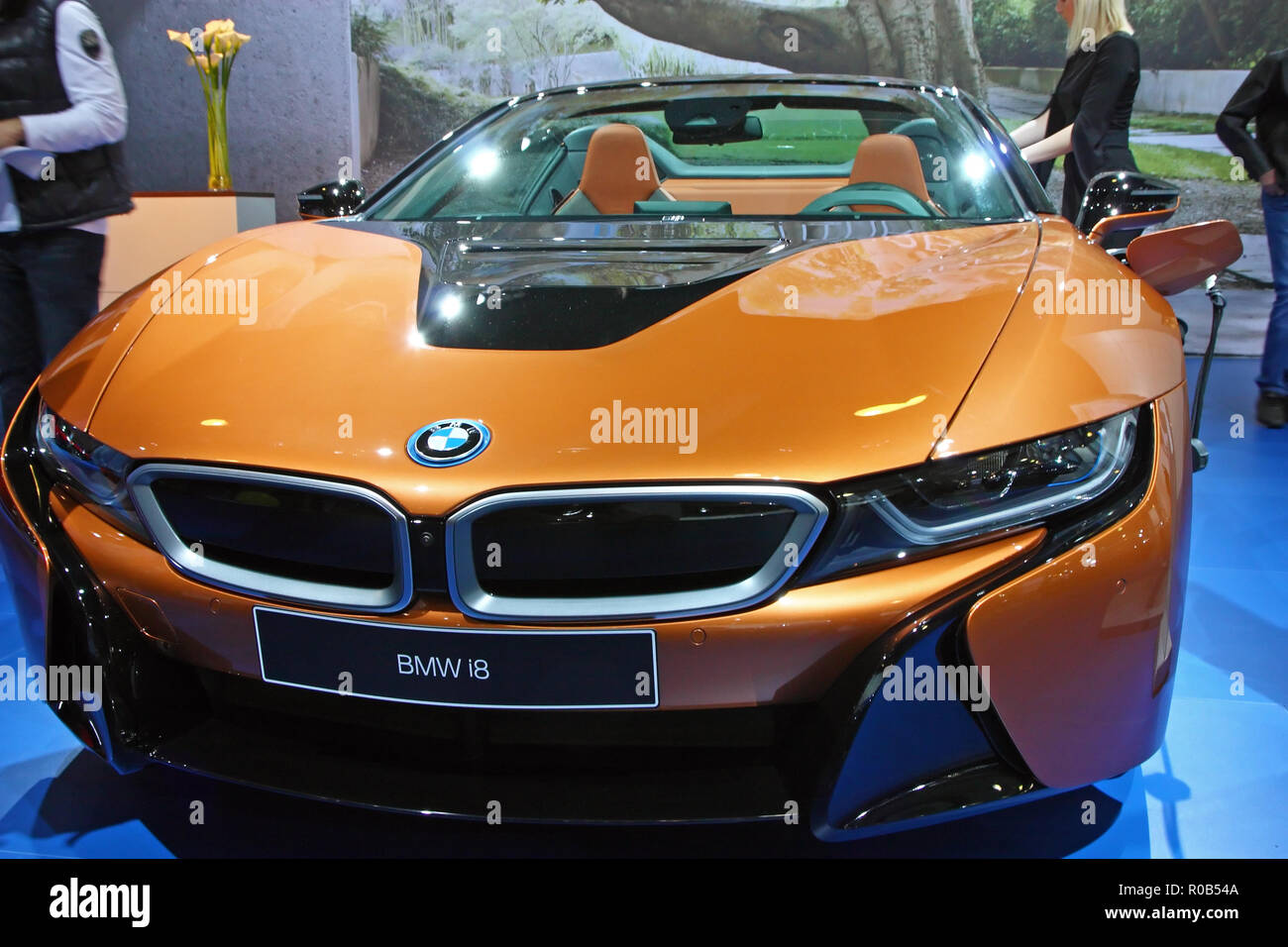Croazia Zagabria, 13 aprile 2018: La BMW i8 Roadster è un ibrido plug-in auto sportiva sviluppato da BMW Foto Stock