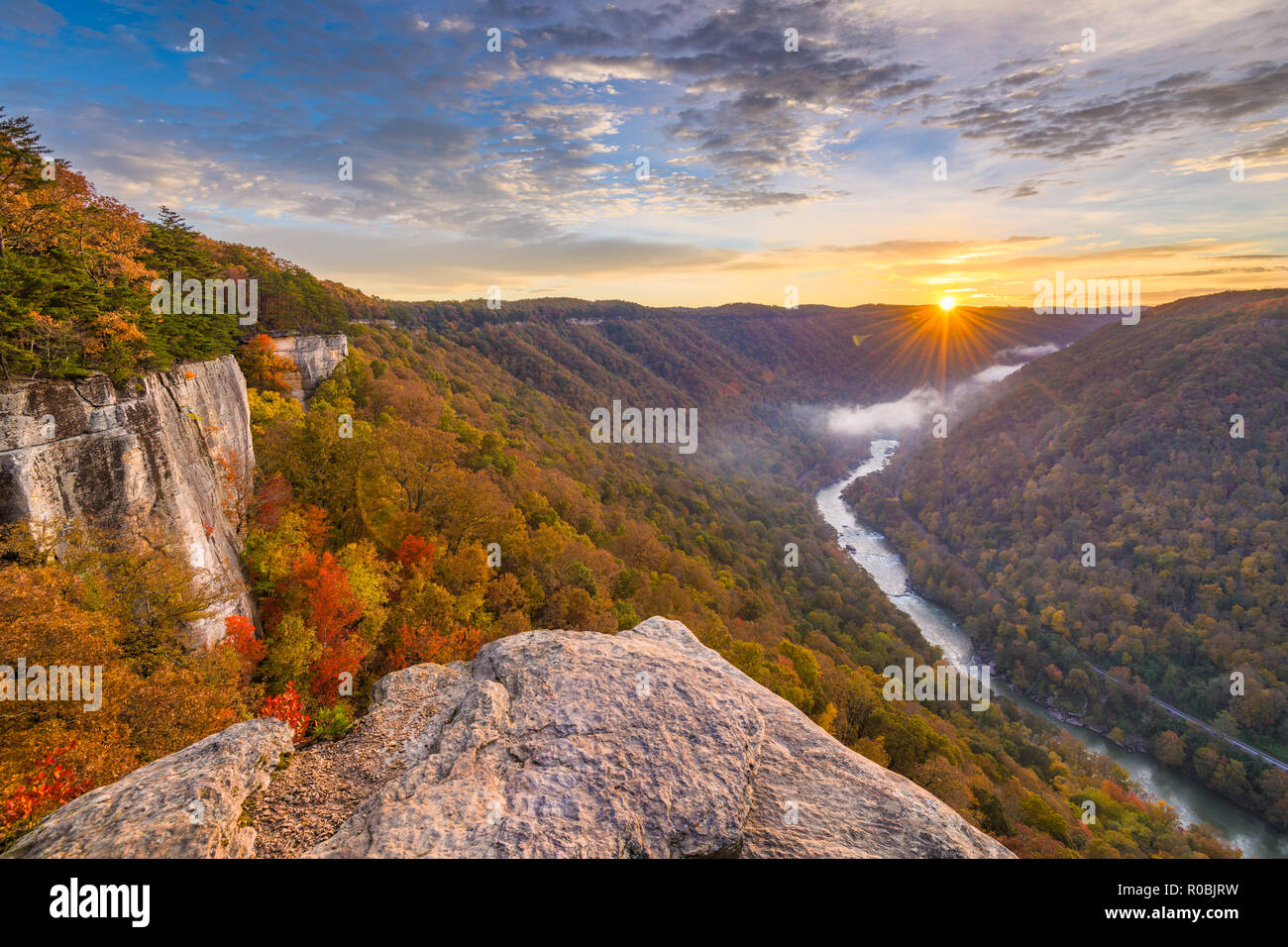 New River Gorge, Virgnia occidentale, USA la mattina autunnale paesaggio presso la parete infinita. Foto Stock