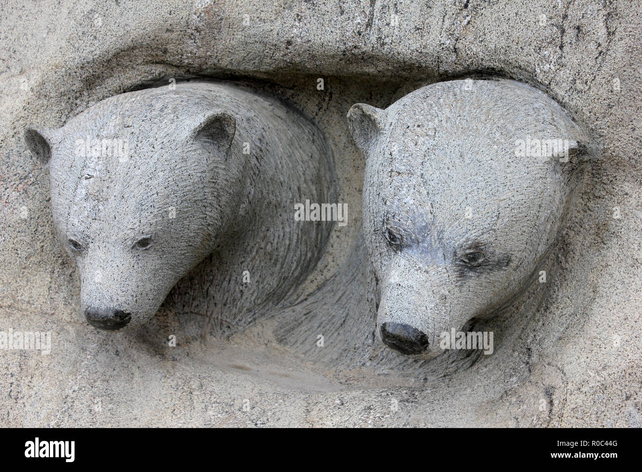 Polar Bear Cubs Carving Inuit Foto Stock