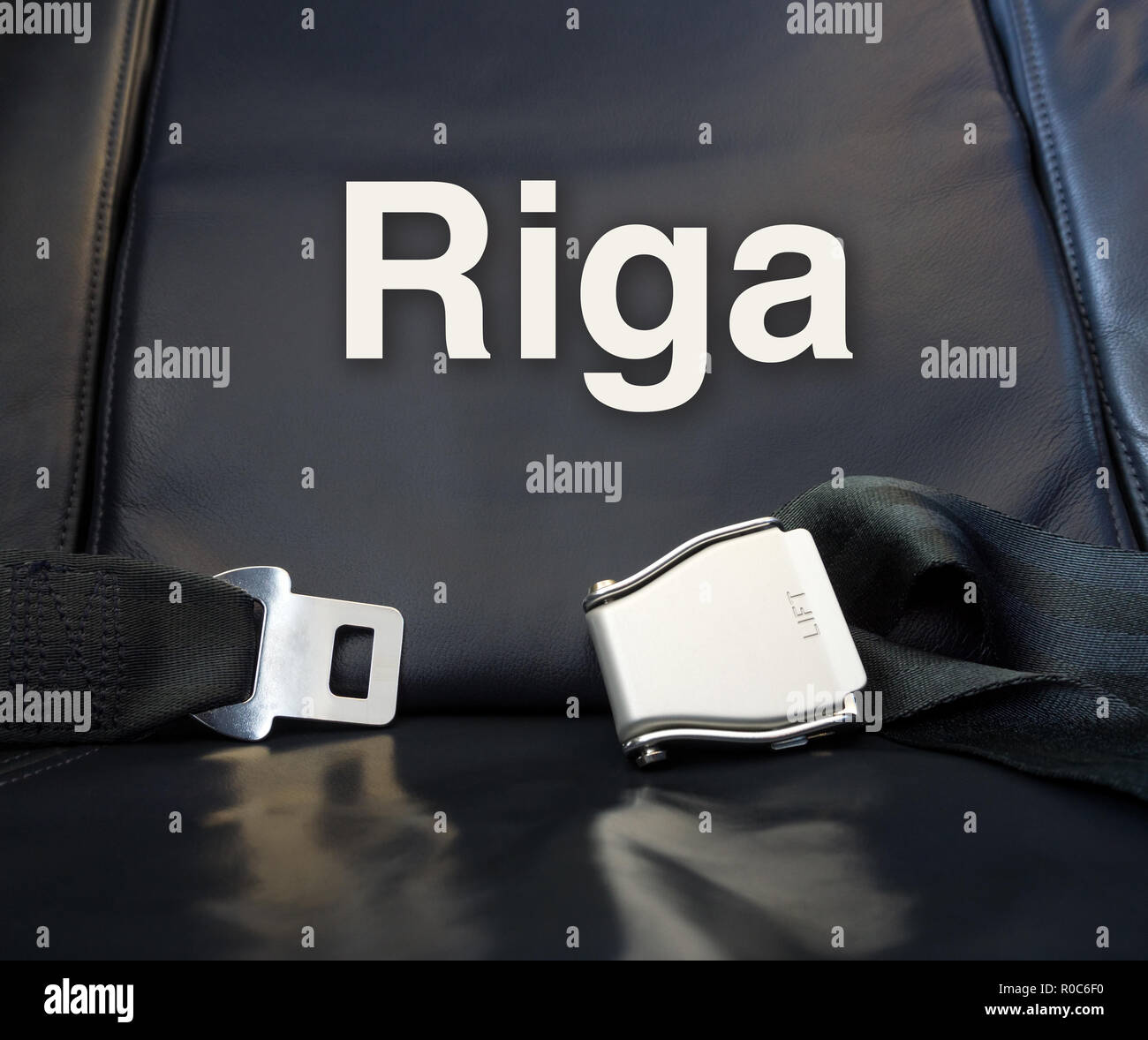 Benvenuti a Riga ! Lascia che il viaggio abbia inizio! Aeroplano confortevoli sedili in pelle in attesa del passeggero per volare, viaggio, viaggio, visita guidata, viaggio, viaggio. Foto Stock