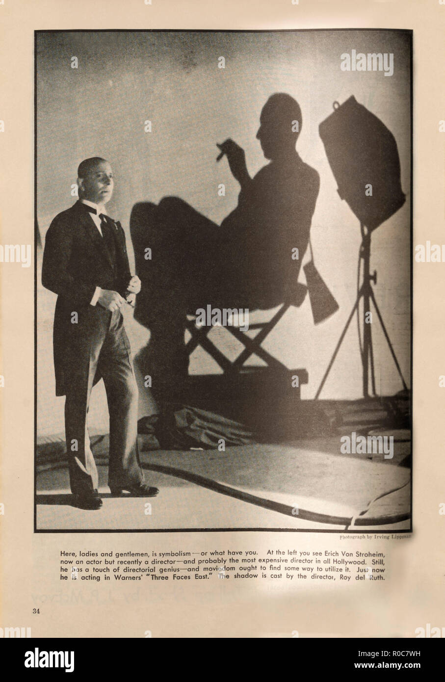 Attore di Erich von Stroheim, ombra di Direttore Roy del Ruth, Ritratto sul set del film "tre facce Est, Warner Bros, all'interno del Nuovo Film Magazine, Maggio 1930 Foto Stock