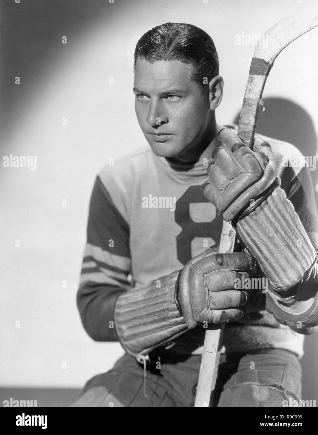 Attore Richard Arlen, pubblicità ritratto in uniforme di Hockey, Paramount Pictures, 1933 Foto Stock