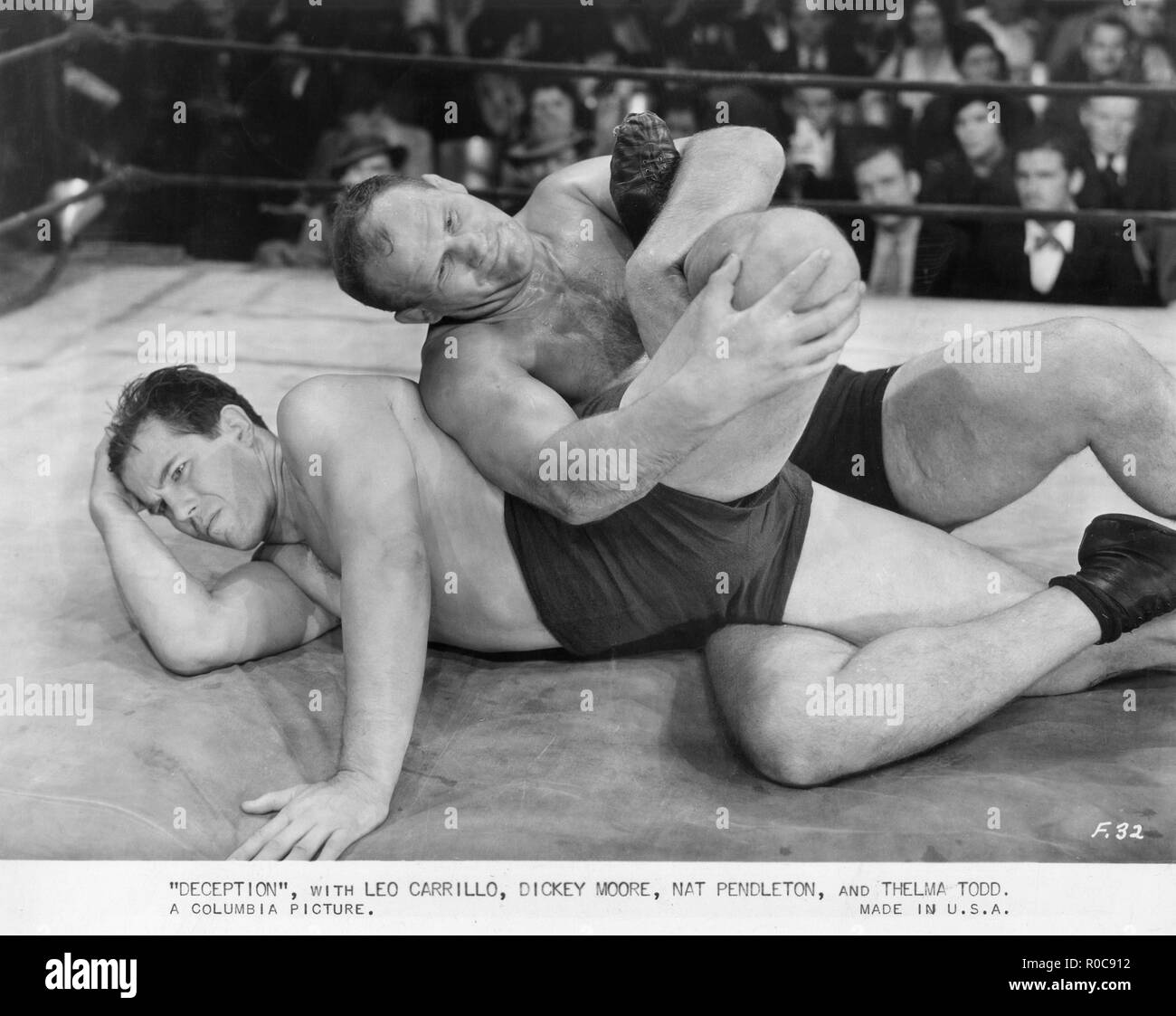 Nat Pendleton (sinistra), sul set del film, 'Deception', Columbia Pictures, 1933 Foto Stock