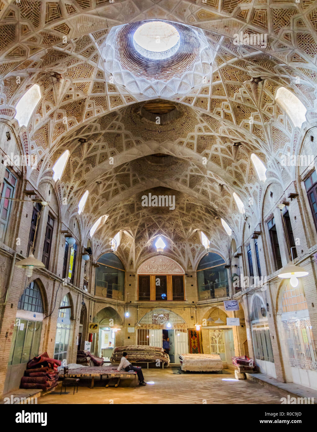 Arak Bazar è uno dei primi monumenti di Arak County in Markazi provincia dell'Iran. Foto Stock