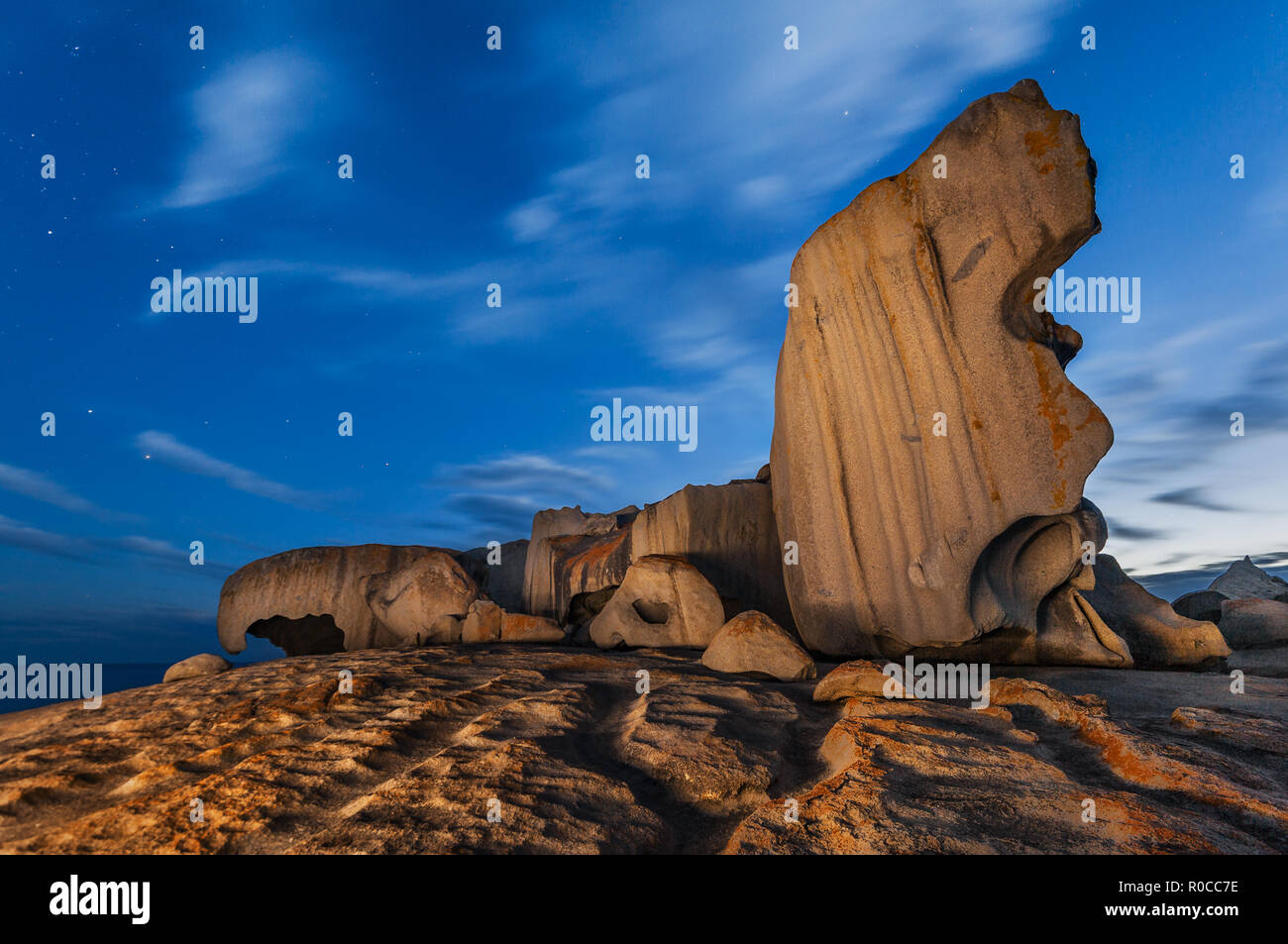 Famoso Remarkable Rocks sotto il nightsky. Foto Stock