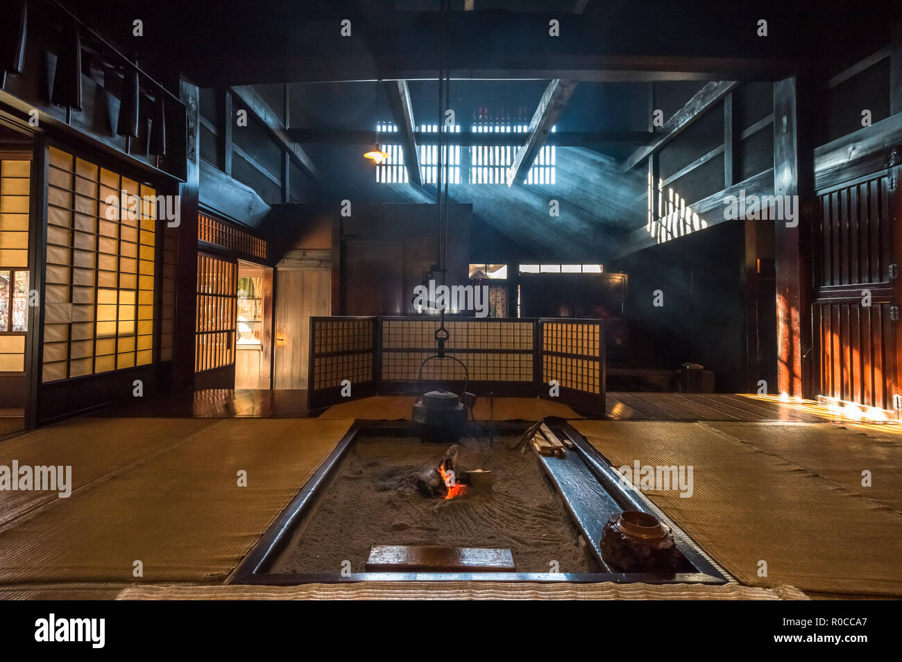 Interno del tradizionale antica casa giapponese nella storica Tsumago post città. Foto Stock
